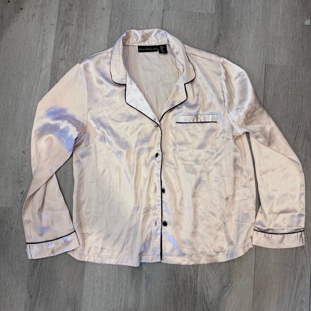 House of Harlow Women's Blush Pink Satin Style Pajama Top Size Medium Button Up